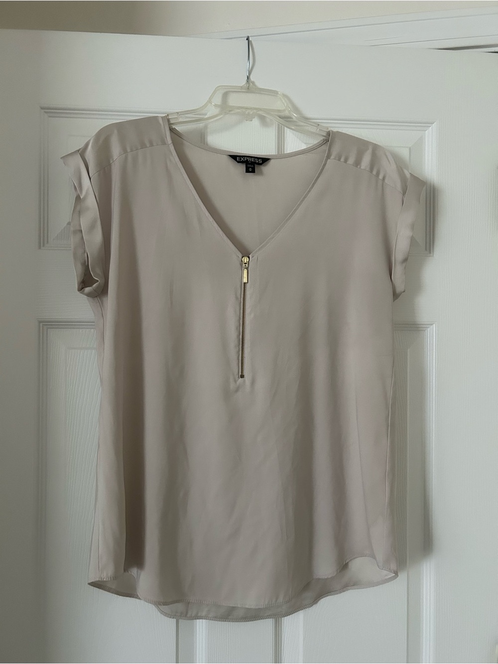Express Beige V-Neck Short Sleeve Top with Gold Zip